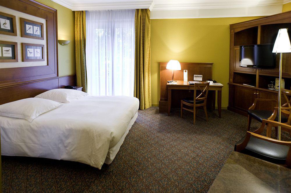 Park Hotel Grenoble - Mgallery الغرفة الصورة